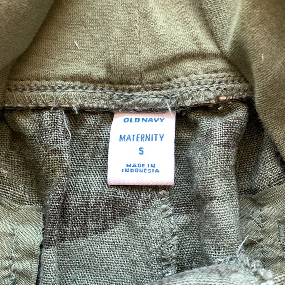 Like new maternity shorts - Picture 2 of 3